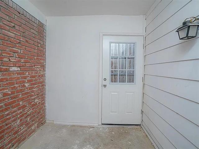 Building Photo - 210 Rolston Rd