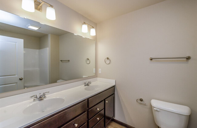 Primary bathroom - 1225 Mary Ln