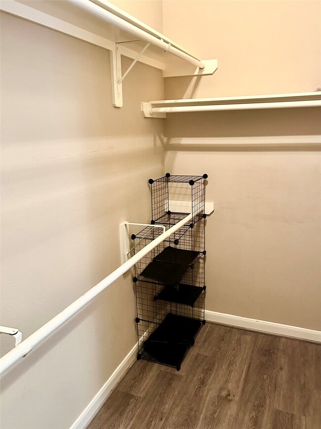 Building Photo - 1049 W 22nd St