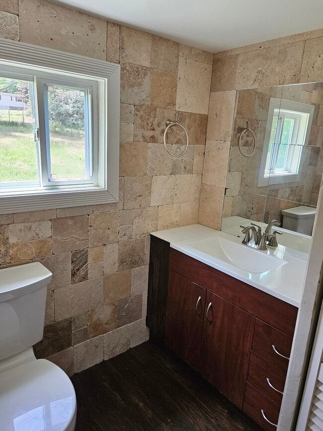 Building Photo - 2 Bedroom 2 Baths Ranch Home