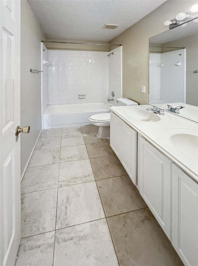 Building Photo - 18707 Woodbreeze Dr