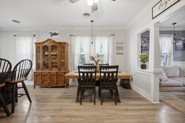 Building Photo - 1080 Green St