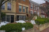 Building Photo - 226 3rd St NE