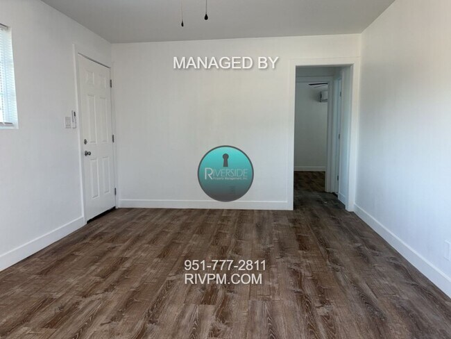 Building Photo - 1361 Villa St