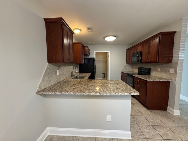 Building Photo - MOVE-IN READY!