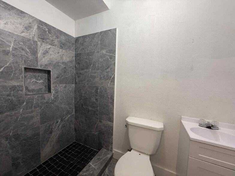 Building Photo - 5107 S Bonham St