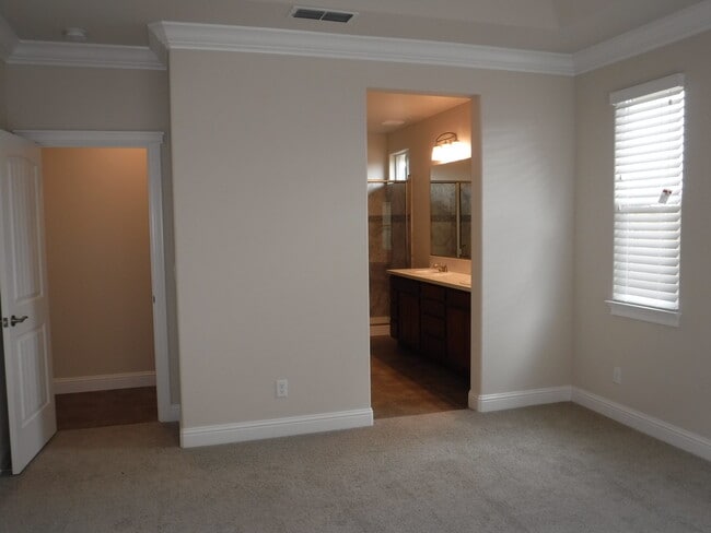 Building Photo - Beautiful Home In Highland Park