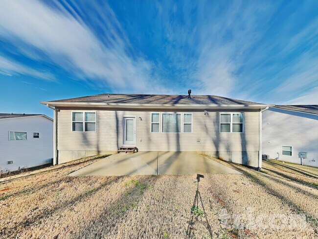 Building Photo - 319 Arbor Cir