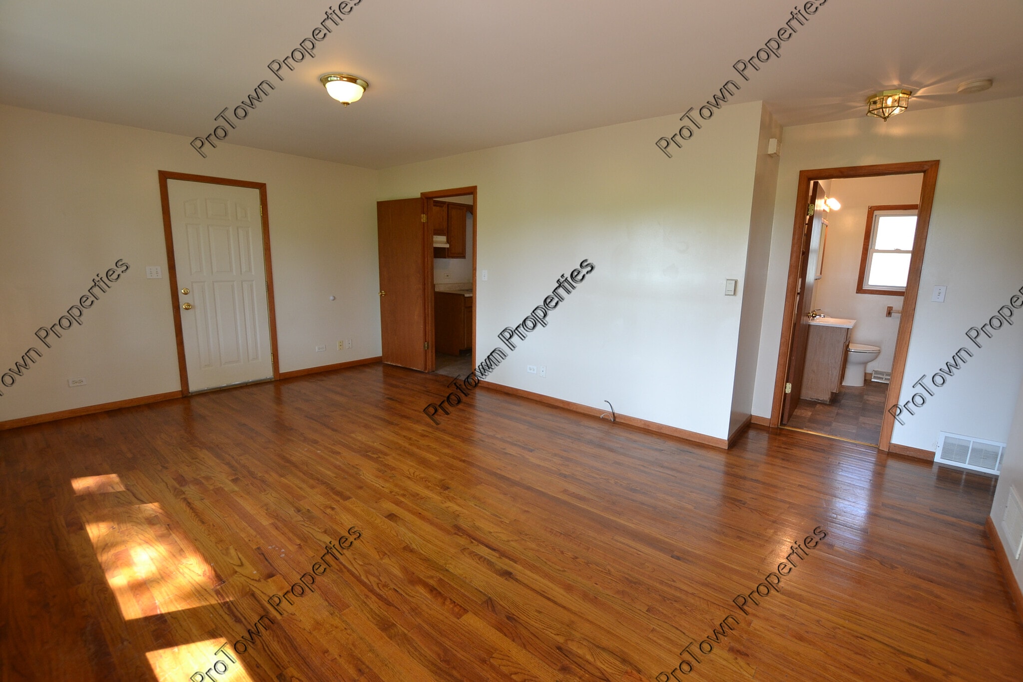 Building Photo - 821 Penfield Ave