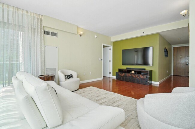 Building Photo - 20 Newport Pkwy