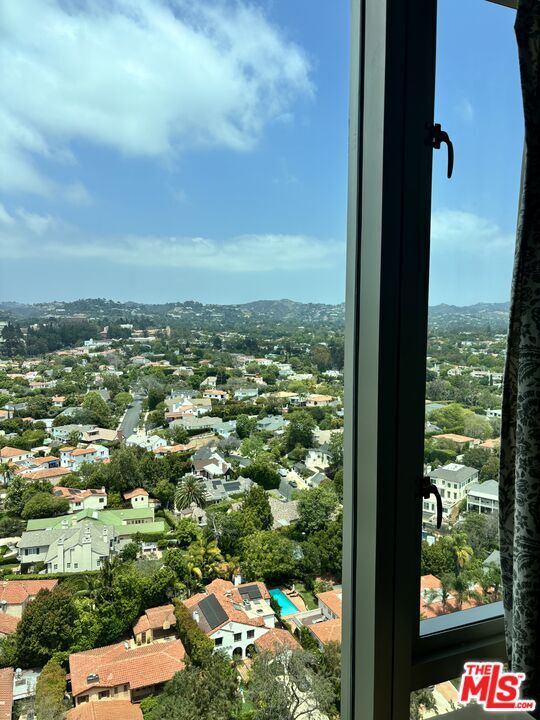 Building Photo - 10727 Wilshire Blvd