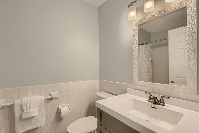 Building Photo - 1127 Landmark Trail S