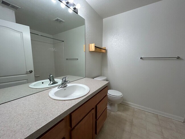 Building Photo - 4645 Hahns Peak Dr