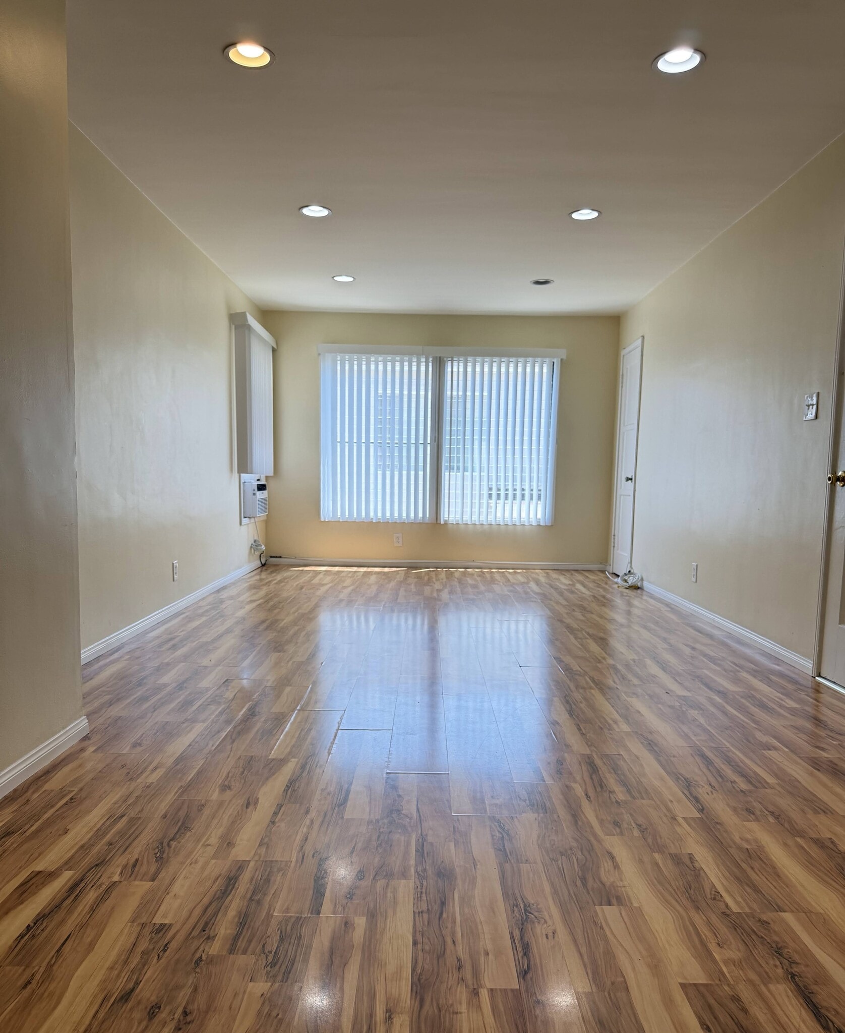 Building Photo - 1721 N Glenoaks Blvd