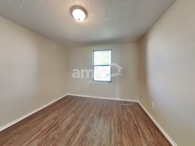 Building Photo - 317 Indian Blanket Dr