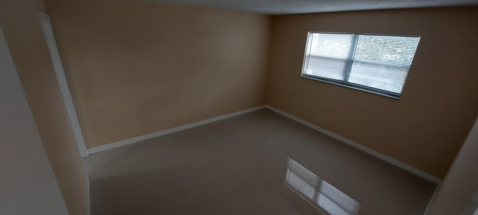 Building Photo - 7910 Colony Cir N