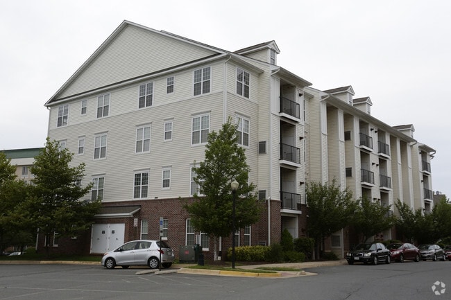 Building - Commons at Potomac Square