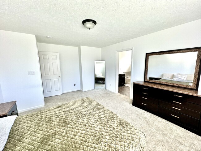 Building Photo - 3235 Sandwalk Dr