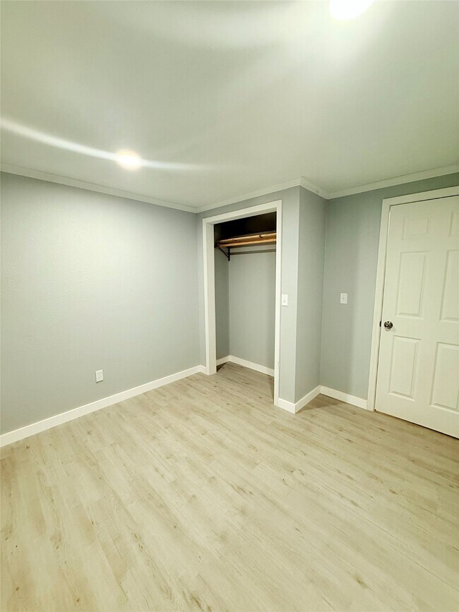 Building Photo - 12090 Canal St