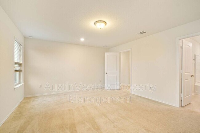 Building Photo - 907 Solitude Dr