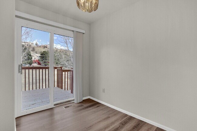 Building Photo - 6925 Yellowpine Dr