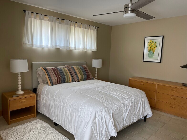 Large bedroom - 8600 Tudsbury Rd