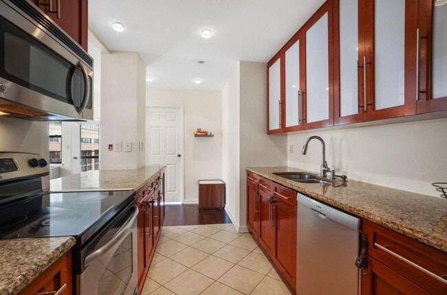 Building Photo - 1 Greene St