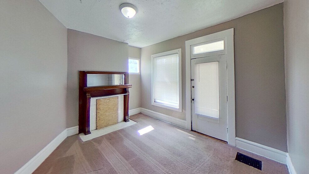 Building Photo - 324 E 20th Ave