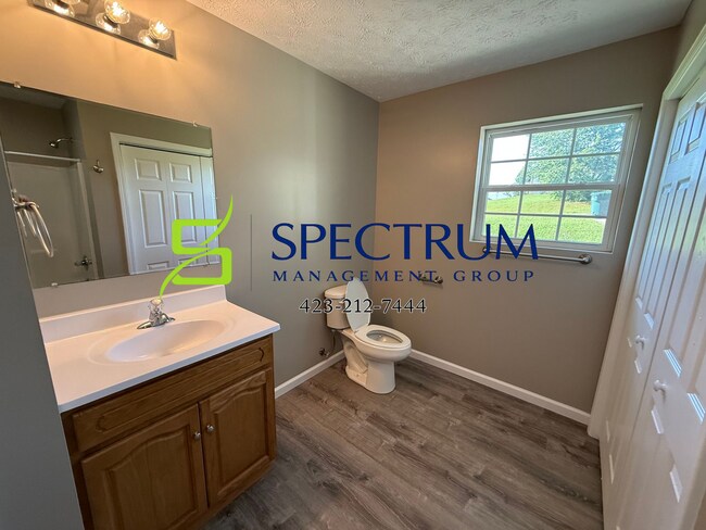Building Photo - 3 bedroom, 2 bathroom home in White Pine