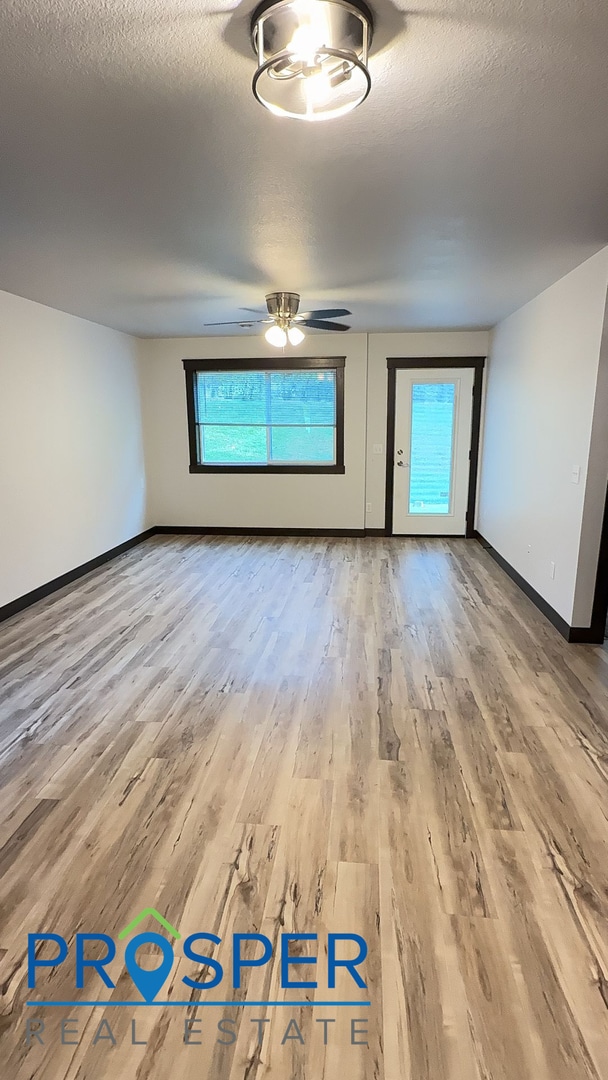 Building Photo - TH335X