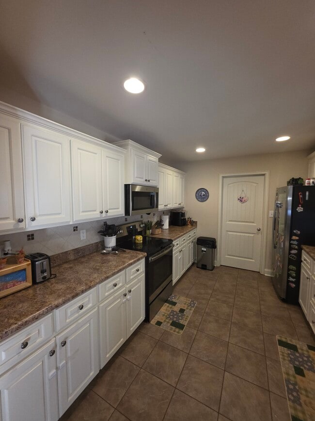 Building Photo - 132 Whispering Hill Ln