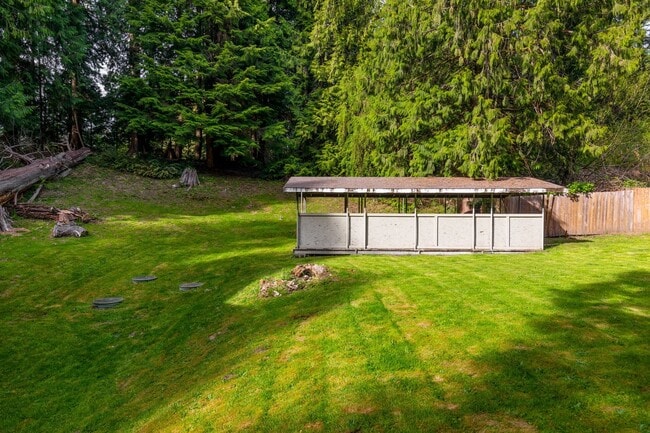 Building Photo - Beautiful 4 Bedroom 3 Bath Issaquah Home on Large Private Lot