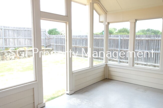 Building Photo - 9889 Willowick Ave