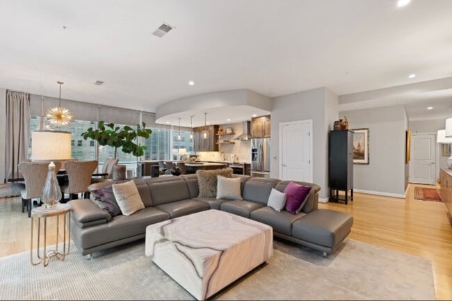 Building Photo - Centerpointe- Urban luxury living!!