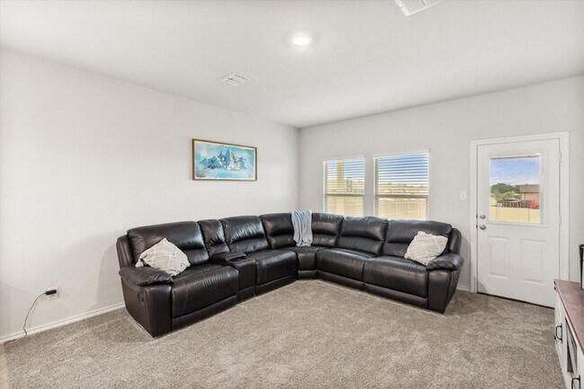 Building Photo - 105 Greengate Dr