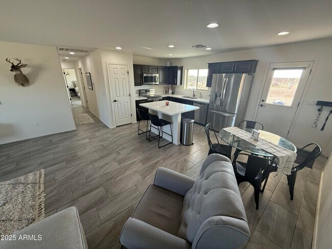 Building Photo - 726 S Johnson Rd