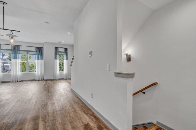 Building Photo - 4 Bed for Rent in Edison Park- The Nations!