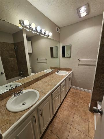 Building Photo - 7522 Holly Hill Dr