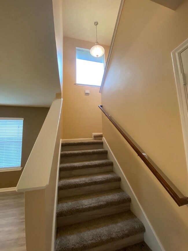 Building Photo - Spacious 4Bed, 2.5 Bath plus Bonus Room, 2-story home in the desirable Remington Grove community!