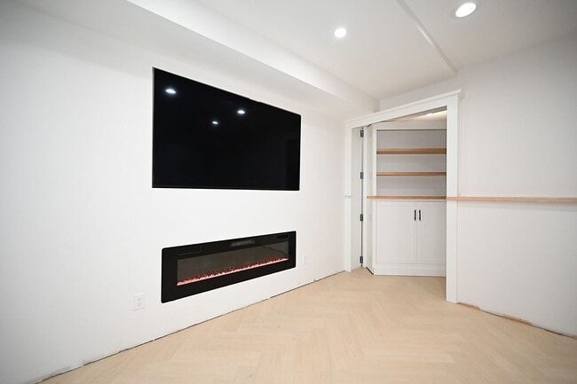 Building Photo - Beautiful 4 Bedroom, 3 Bath, Single Family...