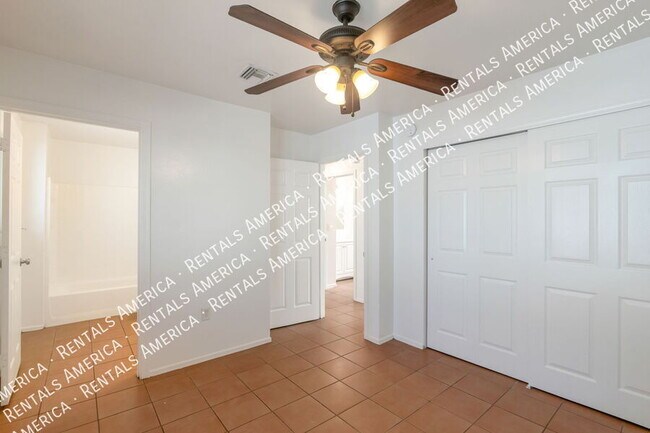 Building Photo - 1107 W Sonora St