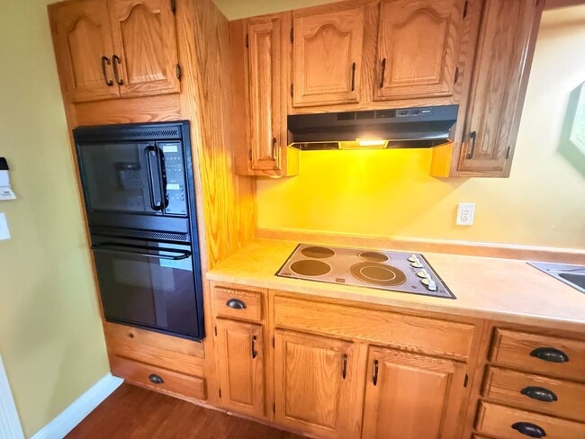 Building Photo - Spacious House in Draffenville