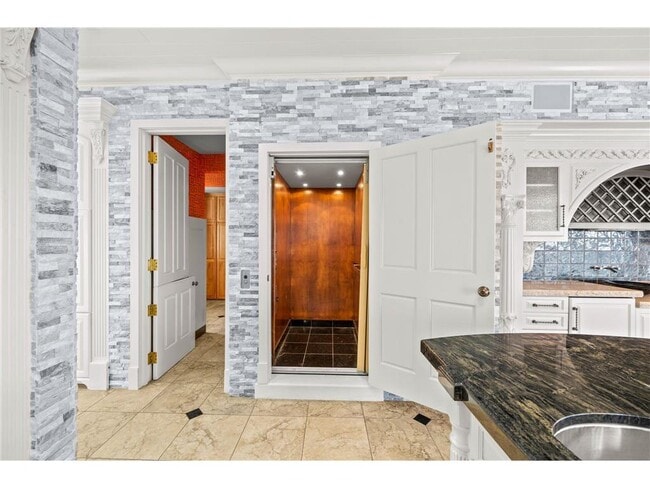 Building Photo - 1560 Bluff Creek Dr