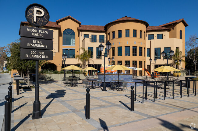 Primary Photo - Middle Plaza Apartments