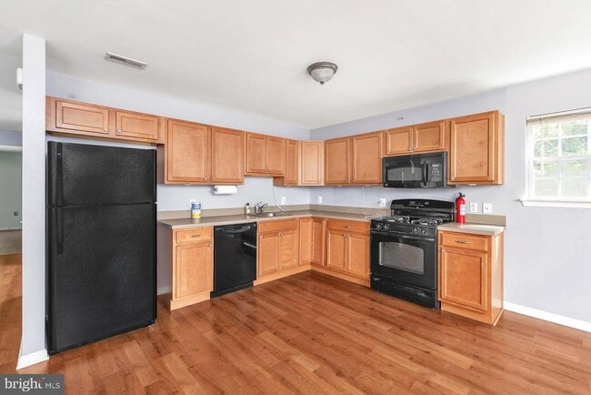 Building Photo - 512 Sunflower Way