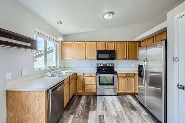 Building Photo - 6002 Vallecito Dr