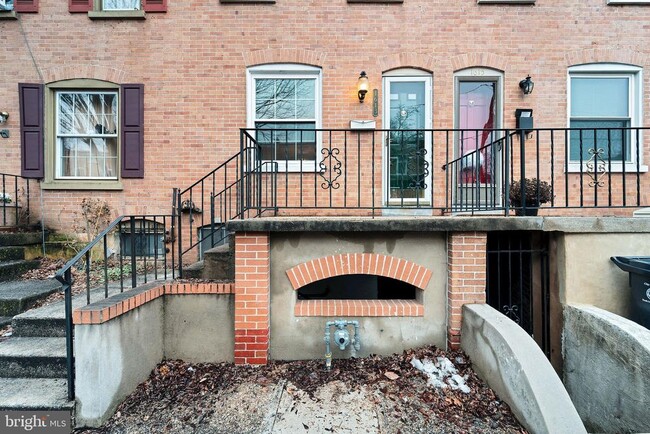 Building Photo - 1613 Laurel St