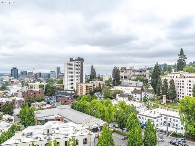 Building Photo - Rare rental in The Westerly - spectacular 2/2.5 unit w/sweeping views/2 parking/2 storage