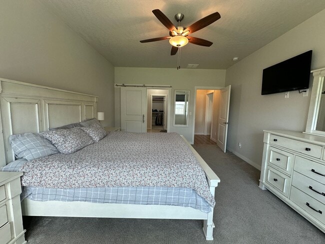 Building Photo - 3 bedroom, 2.5 bath with bonus room in Wes...