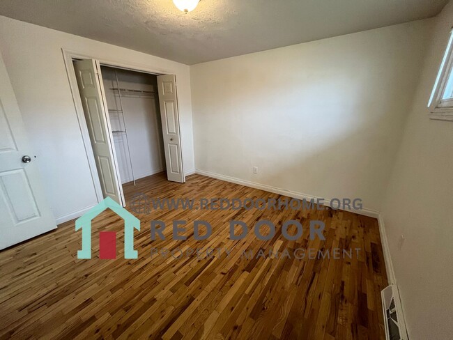 Building Photo - 512-514 21st Ave NE Great Falls, MT 59404